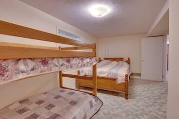 بيت ريفى Peaceful Carrollton Retreat W/ Deck & Fire Pit!