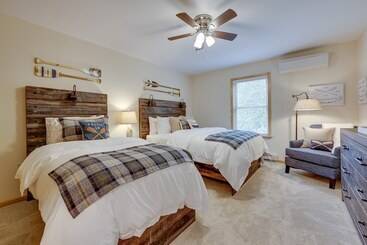 קוטג'' Pocono Paradise By Avantstay Lakeside Retreat, Hot Tub, Game Room, Near Beach