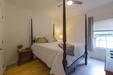 کلبه Riverside Ranch By Avantstay Mins To Downtown