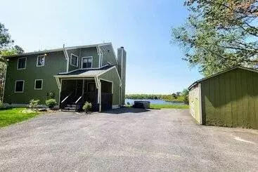 Mökkimajoitus Strawberry Shores By Avantstay Lakefront Private Beach