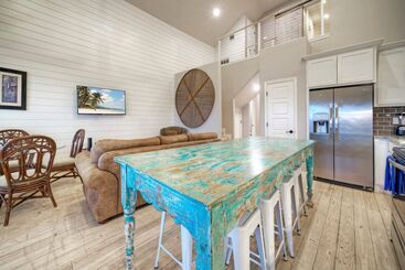 کلبه Pool Access + Boat Dock Steps To The Gulf The Pintail By Avantstay