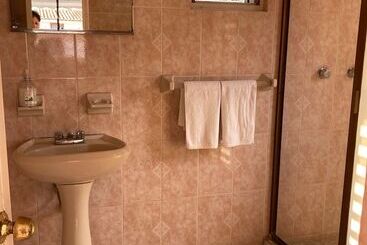 הוסטל Hostal Casa Blanca