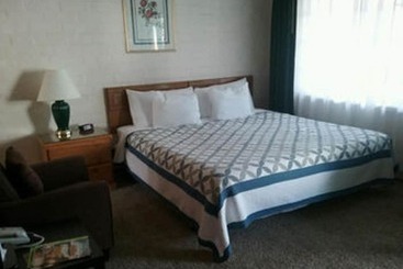 Bishop Village Motel