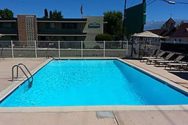 Bishop Village Motel