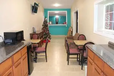 Otel American Inn & Suites
