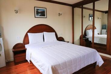 Phoenix Hotel Brooklyn Sunset Park