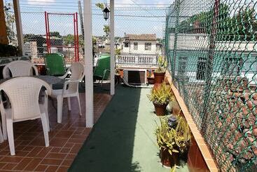 هتل آپارتمان Hostal Jose Ramon