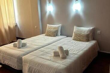 公寓式酒店  Alojamento Central Ii