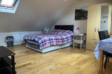 פנסיון Spacious And Modern En Suit