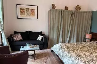 ベッドアンドブレックファースト Charmant Studio En Rez De Jardin Chaville