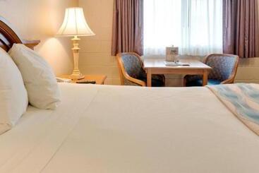 Szálloda Promenade Inn & Suites Oceanfront