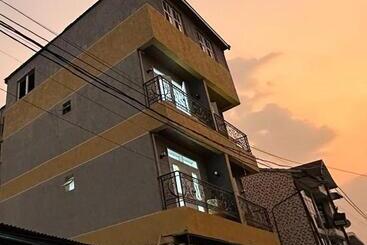 هتل آپارتمان Les François Suites