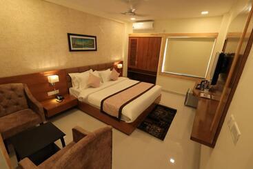 The Hotel Saaj Premium