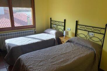 הוסטל Bar Hostal Torralba De Los Sisones