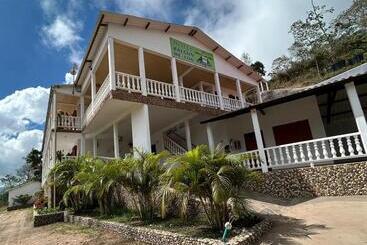 ホテル Balcon De Los Alpes Plus