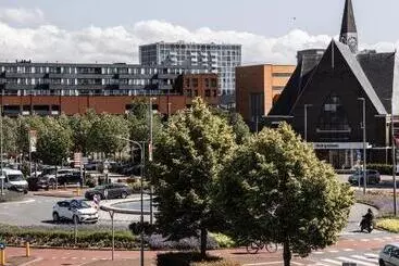 Hotelli Twenty Three Amsterdam Airport