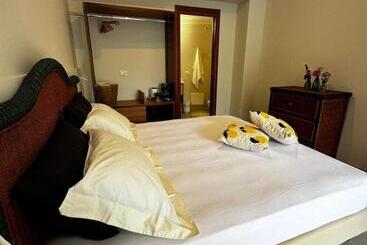 Nocleg ze śniadaniem Vida Locrese Con Piscina Salata