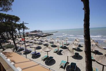 هتل آپارتمان Godini