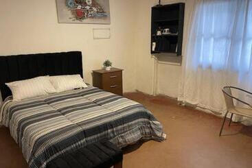 ペンション Alojamiento Económico