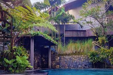 مبيت وإفطار Omantra Home Bali