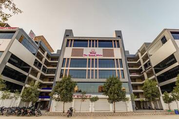 Townhouse 812 Hotel The Grand White