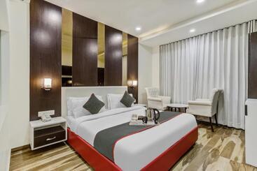 Townhouse 812 Hotel The Grand White