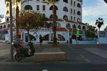 هتل آپارتمان Nel Cuore Di Las Americas N.348