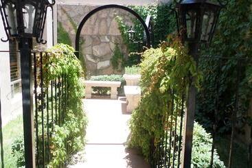 فندق El Dorado Inn