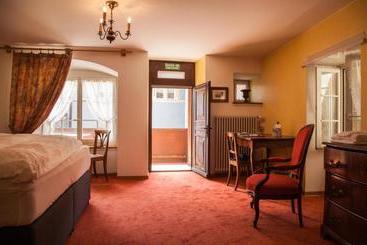 هتل Hôtel Les Vieux Toits