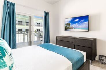 هتل Ocean Breeze Resort