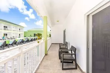 Hotelli Ocean Breeze Resort