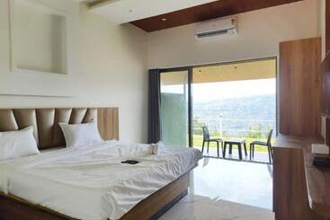 Hotel The Breeze Valley