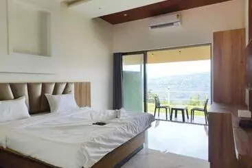 Hotel The Breeze Valley