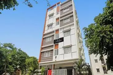Hotel Super Capital O Srinika Inn