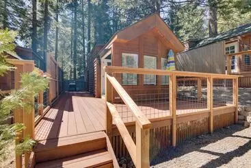 Mökkimajoitus Peaceful Lake Almanor Cabin: Fish, Hunt + Hike!
