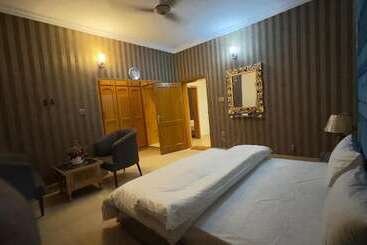 پانسیون Secure Inn Guest House Bahria Town