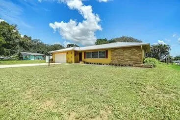 コテージ Canal Front Lake Placid Home W/ Boat Dock & Lift!