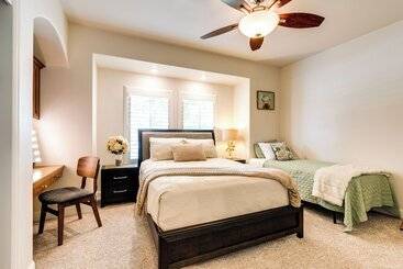 کلبه Clovis Retreat W/ Patio & Yard ~ 3 Mi To Old Town!