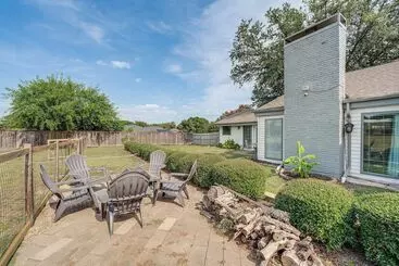 Hus på landet Pet Friendly Sachse Home W/ Patio, Fire Pit & Yard