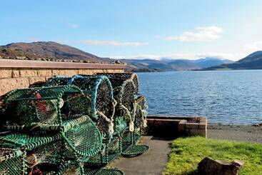 Residência Kildonan House Village Centre Sleep 8 With Hot Tub