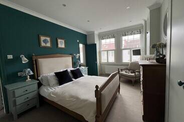 اقامتگاه London Charm On Connaught Avenue