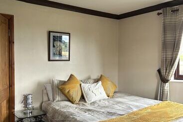 茅舍 4 Bed Room Bungalow , Open Fire ,perfect Choice