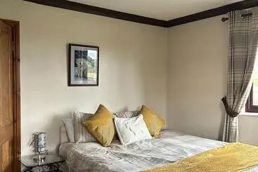 Mökkimajoitus 4 Bed Room Bungalow , Open Fire ,perfect Choice