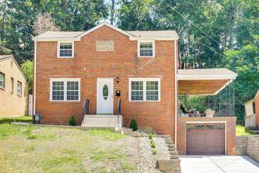 کلبه Bright Pittsburgh House W/ Yard: 3 Mi To Downtown!