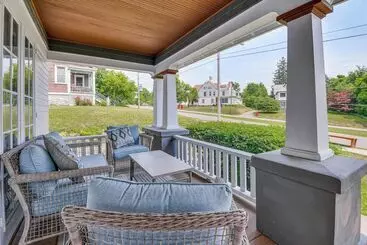 コテージ Charming Ticonderoga Home   Walk To Downtown!