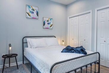 קוטג'' Heaven Sent Convenient 4br/ 3ba Near Downtown