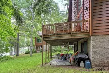 コテージ Peaceful White Sand Lake House W/ Dock & Deck!