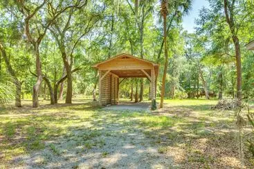 Mökkimajoitus Near Edisto Beach State Park: Home W/ Lanais!