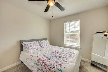 Сельский дом San Antonio Home W/ Fenced In Yard: Steps To Park!