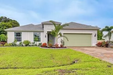 コテージ Stylish Port St Lucie Home W/ Hot Tub + Game Room!
